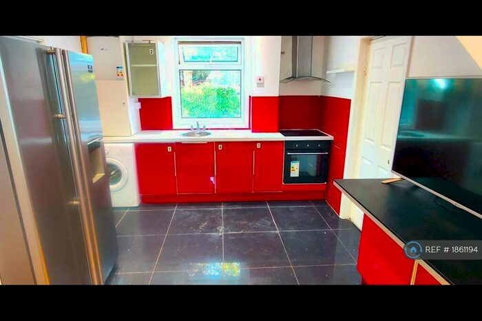 5 Bedroom Semi-Detached House To Rent In Yarmouth Green, Coventry, CV4