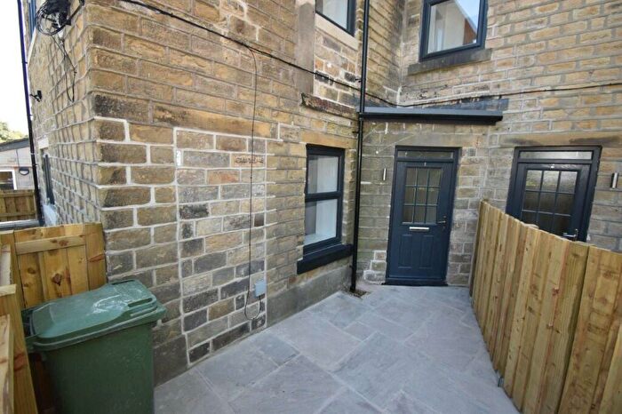 2 Bedroom Flat To Rent In Coldwell Street, Linthwaite, HD7