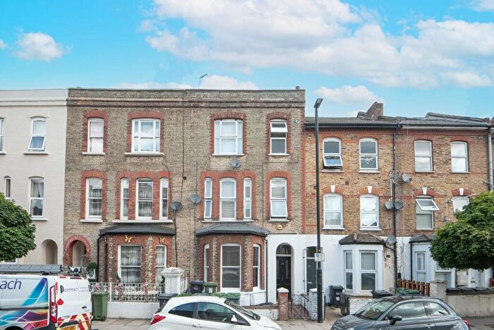 2 Bedroom Flat To Rent In Loveridge Road, London, NW6