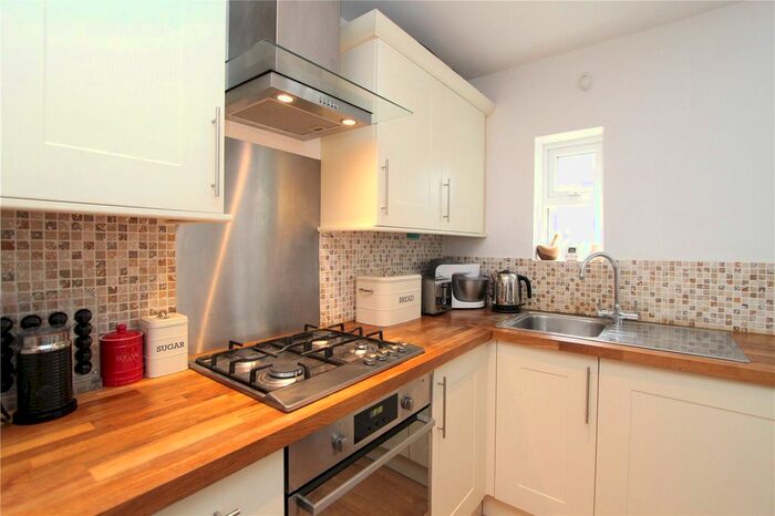 2 Bedroom Flat To Rent In Hereford Road, London, W3