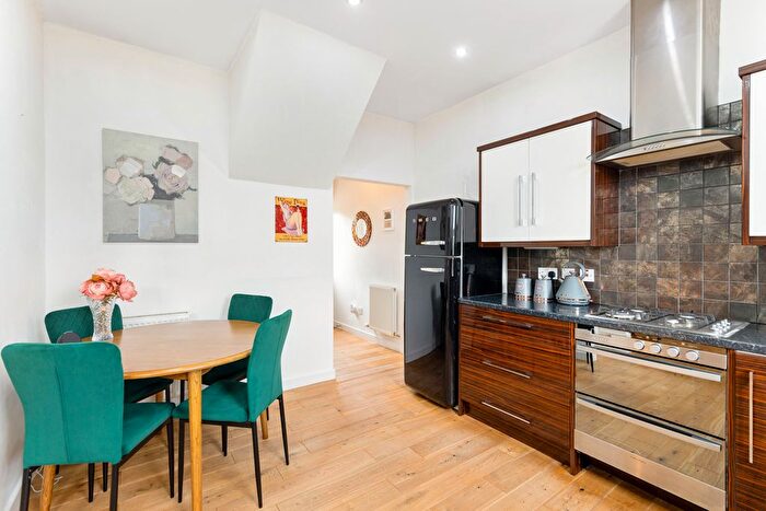 2 Bedroom Cottage For Sale In Station Road, Loanhead, EH20