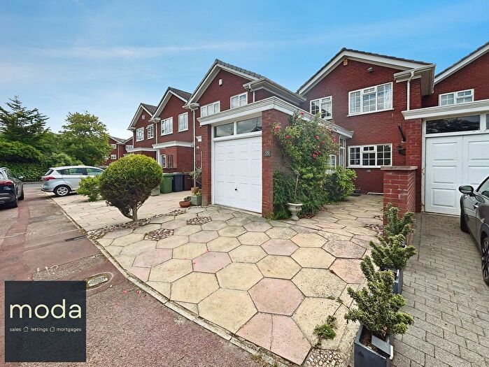 3 Bedroom Terraced House For Sale In Beach Priory Gardens, Southport, PR8