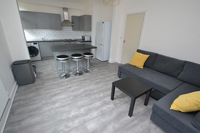 5 Bedroom Detached House To Rent In Beeston Road, Dunkirk, Nottingham, NG7