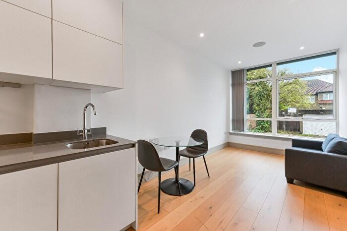 1 Bedroom Flat To Rent In Imperial Drive, Harrow, Middlesex, HA2