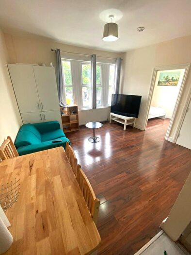 2 Bedroom Flat To Rent In James Lane, Essex Road, E10
