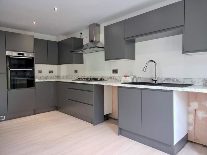 5 Bedroom Detached House To Rent In Gilbert Close, Nottingham, Nottinghamshire, NG5