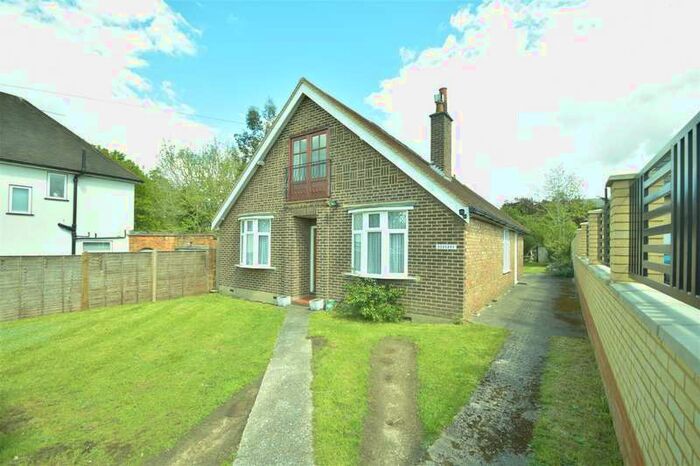 3 Bedroom Chalet House To Rent In Redroof, Old Amersham Road, Gerrards Cross, SL9