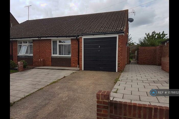 1 Bedroom Bungalow To Rent In Moat Lane, Erith, DA8