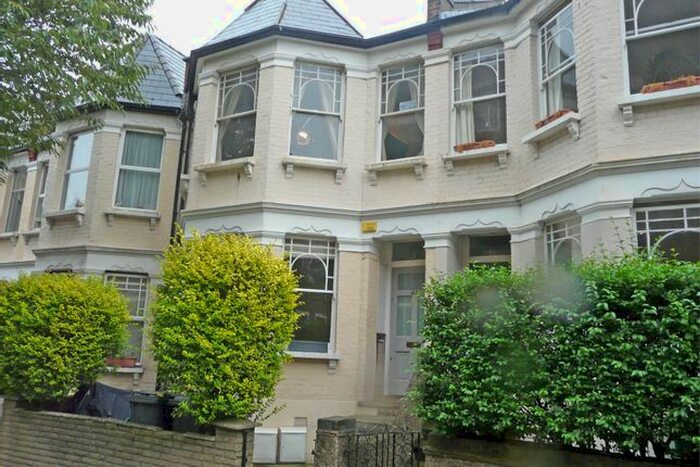 2 Bedroom Flat To Rent In Falkland Road, Harringay, N8