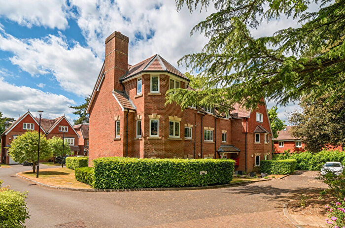 2 Bedroom Flat For Sale In Aldersey Road, Guildford, Surrey, GU1
