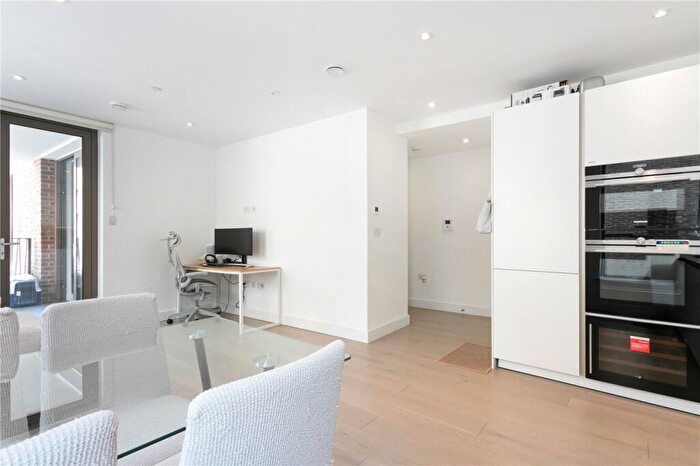 1 Bedroom Apartment For Sale In Gunthorpe Street, London, E1