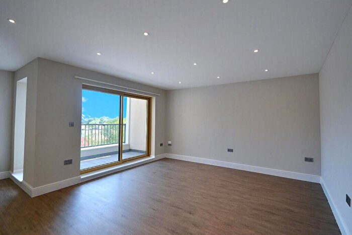 1 Bedroom Apartment To Rent In Ballards Rise, South Croydon, CR2