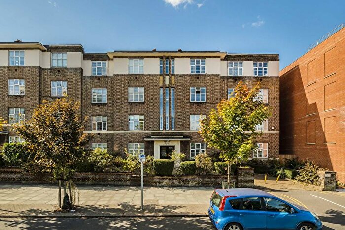 2 Bedroom Flat For Sale In Golders Green Road, London, NW11
