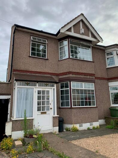 3 Bedroom End Of Terrace House To Rent In Rush Green, Romford, RM7