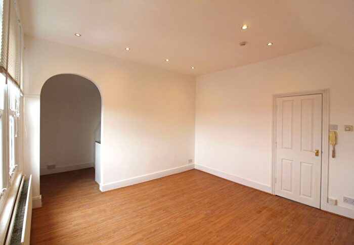 1 Bedroom Flat To Rent In London Road, London, SW16