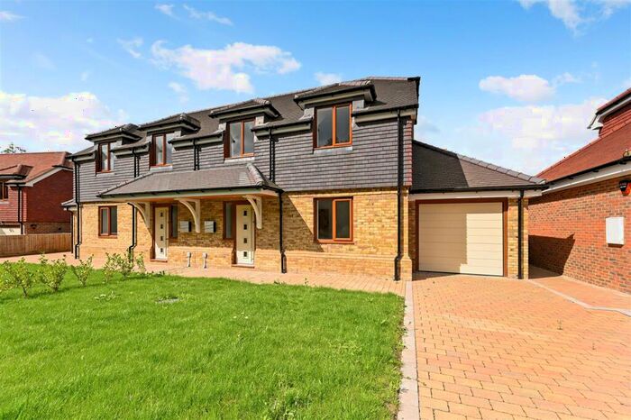 3 Bedroom Semi-Detached House To Rent In Starling View, Angmering, BN16