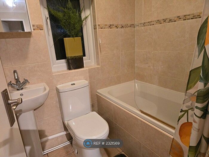1 Bedroom Flat To Rent In Chantrell Court, Leeds, LS2