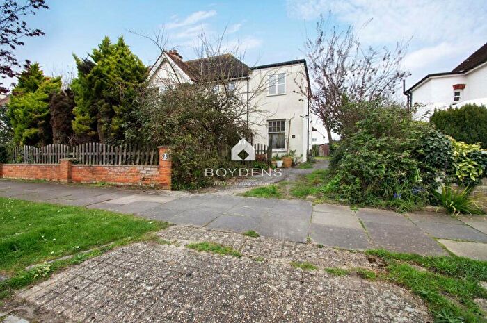 2 Bedroom Flat For Sale In Upper Fourth Avenue, Frinton-on-Sea, Essex, CO13