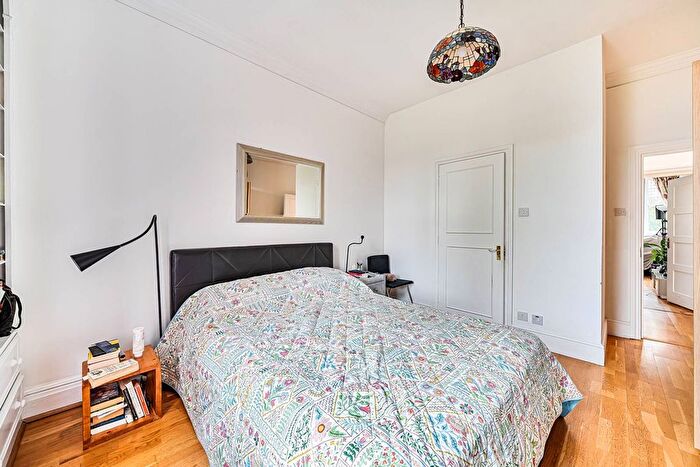 3 Bedroom Flat To Rent In Lower Sloane Street, Chelsea, London, SW1W