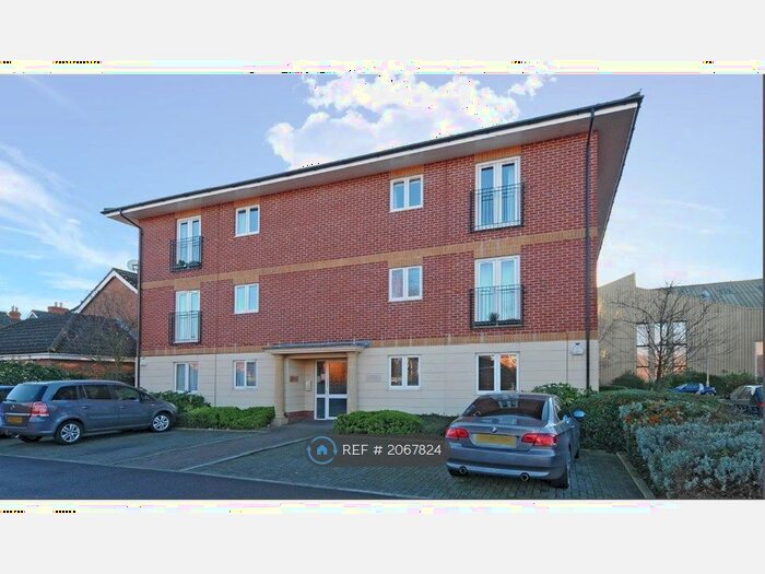 2 Bedroom Flat To Rent In Laundry Court, Newbury, RG14