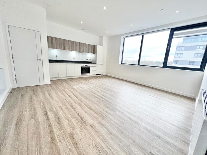 2 Bedroom Apartment To Rent In Normandy House, Alencon Link, RG21