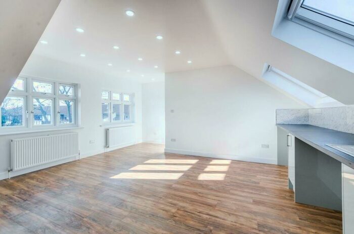 4 Bedroom Flat To Rent In Atkins Road, Clapham, London, SW12