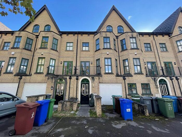 6 Bedroom Property To Rent In Denison Road, Victoria Park, £pppw, M14