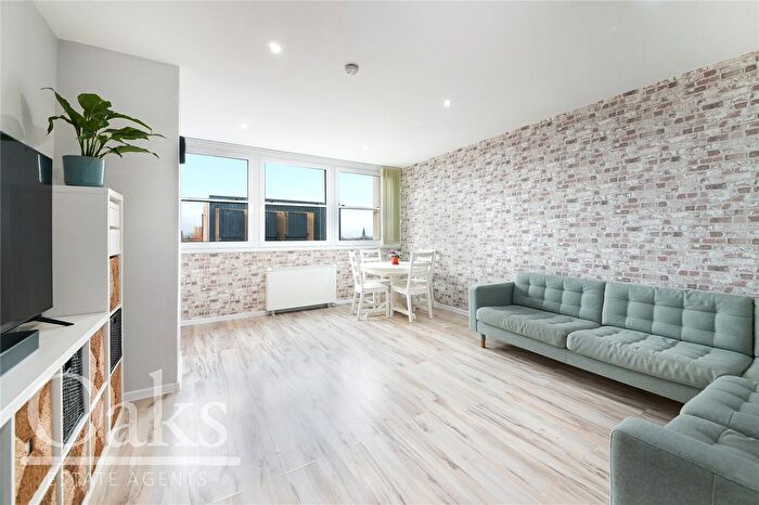 2 Bedroom Flat For Sale In Whitehorse Road, Croydon, CR0