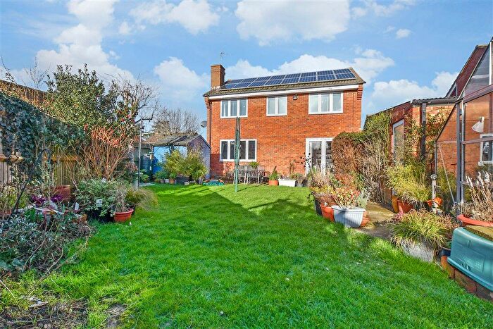 4 Bedroom Detached House For Sale In Hornbeam Close, Paddock Wood, Tonbridge, Kent, TN12