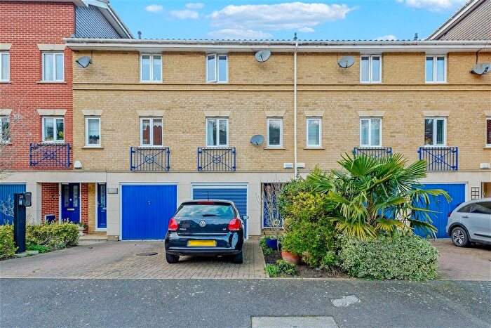 3 Bedroom Town House For Sale In Applecross Close, Rochester, Kent, ME1