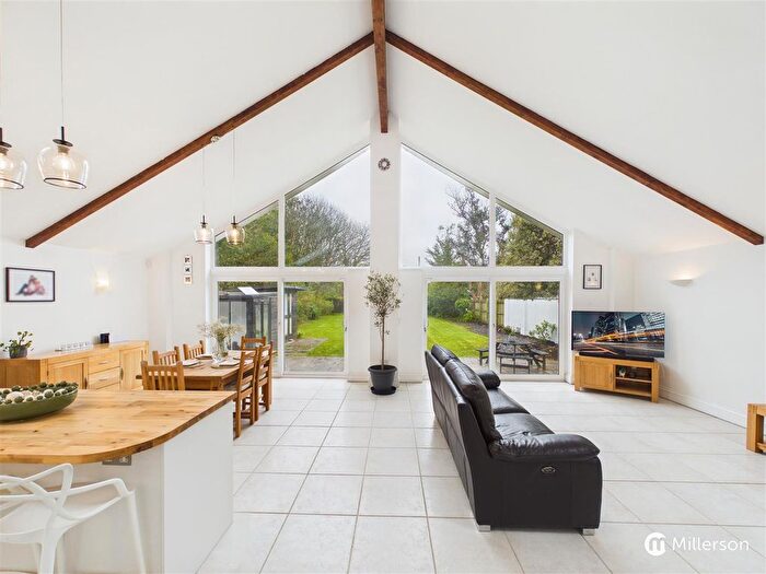 4 Bedroom Detached Bungalow For Sale In Horsedowns Road, Leedstown, Hayle, TR27