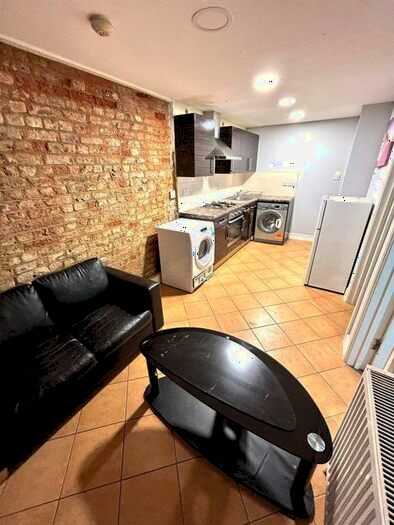 2 Bedroom Flat To Rent In Evering Road, London, N16