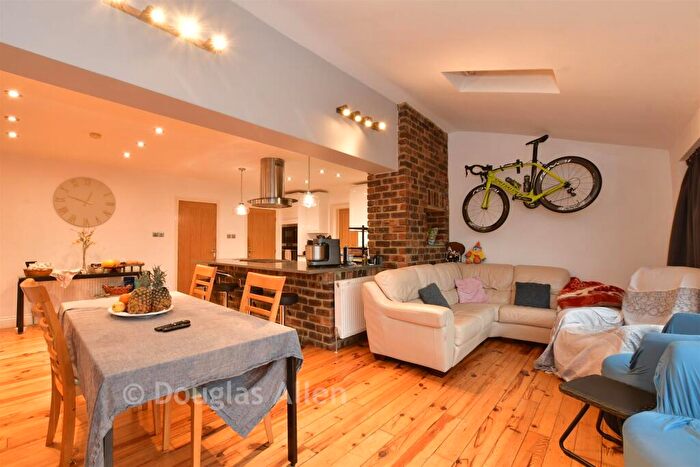 4 Bedroom Semi Detached House For Sale In Hall Road, Chadwell Heath, Romford, Essex, RM6