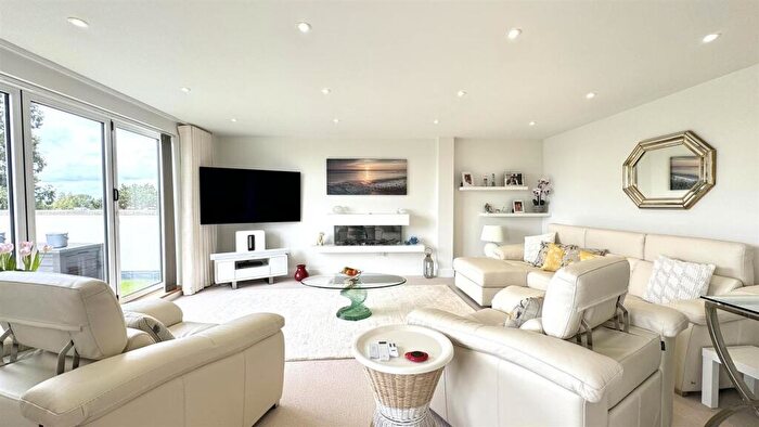 4 Bedroom Flat For Sale In Western Road, Branksome Park, BH13