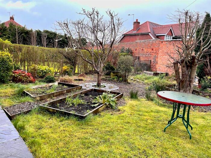 2 Bedroom Flat To Rent In The Crossway, York, YO31