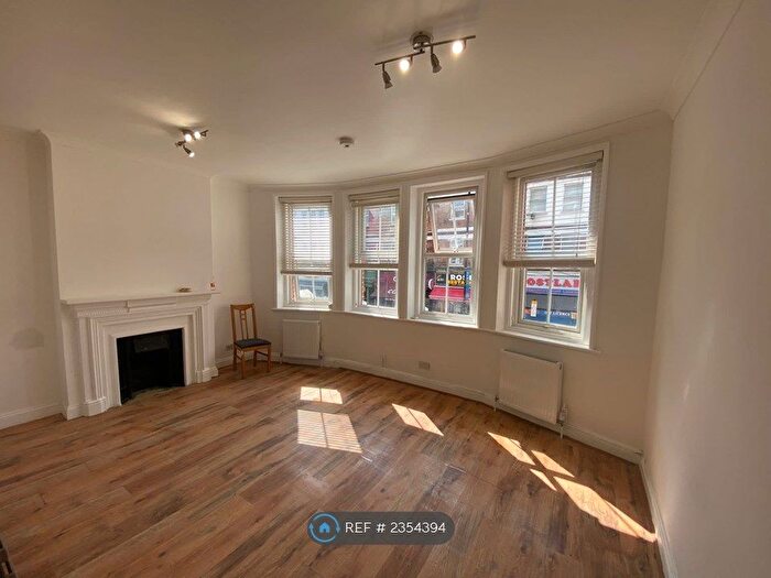 3 Bedroom Flat To Rent In Green Lanes, London, N4