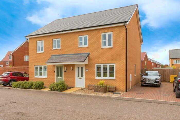 3 Bedroom Semi-Detached House For Sale In Sparrow Avenue, Wymondham, Norfolk, NR18