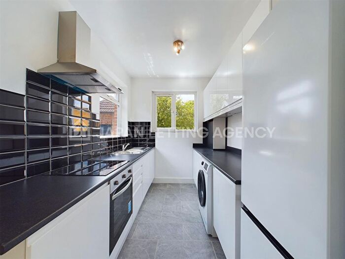 3 Bedroom End Of Terrace House To Rent In First Avenue, Acton, W3