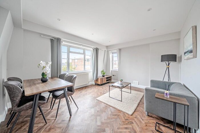 2 Bedroom Flat For Sale In St. Marks Hill, Surbiton, Surrey, KT6