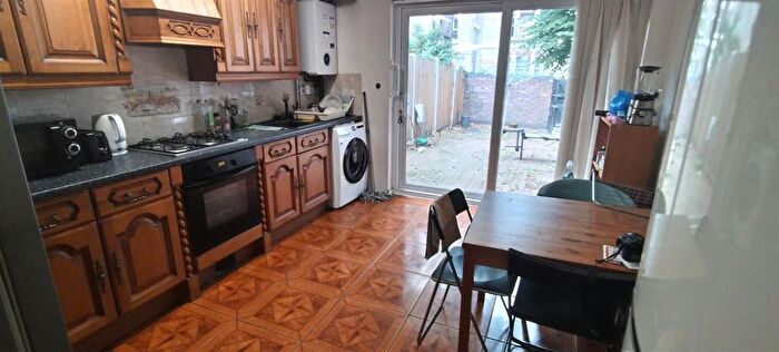 4 Bedroom Property For Sale In Benwick Close, London, SE16