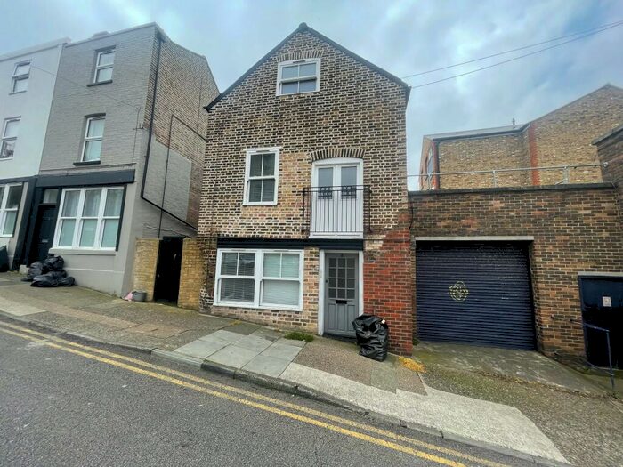 1 Bedroom Flat To Rent In Plains Of Waterloo, Ramsgate, CT11