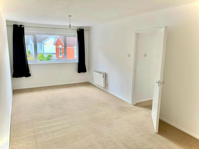 2 Bedroom Flat To Rent In High Street, Aldershot, GU12