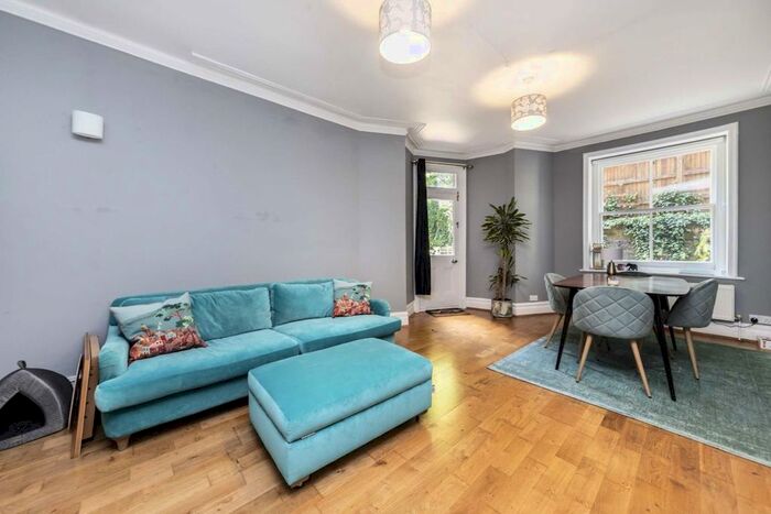 3 Bedroom Flat To Rent In Lauderdale Road, London, W9