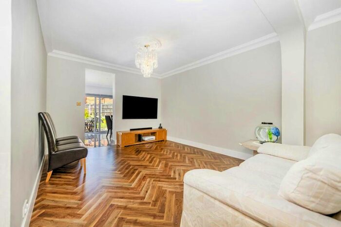 3 Bedroom Semi-Detached House To Rent In Melville Gardens, London, N13