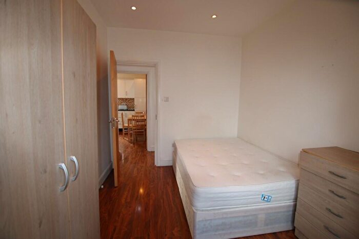 4 Bedroom Flat To Rent In Station Terrace, Kensal Rise, London, NW10
