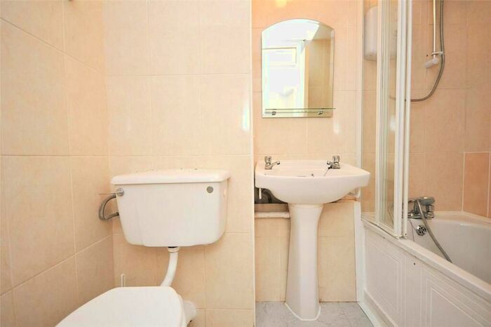 2 Bedroom Flat To Rent In Hook Road, Surbiton, KT6