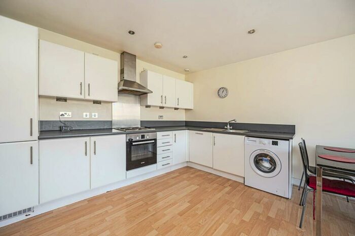 2 Bedroom Flat To Rent In Meath Crescent, , Bethnal Green, London, E2