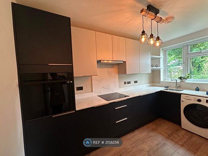 2 Bedroom Flat To Rent In Vale Court, Wembley, HA0