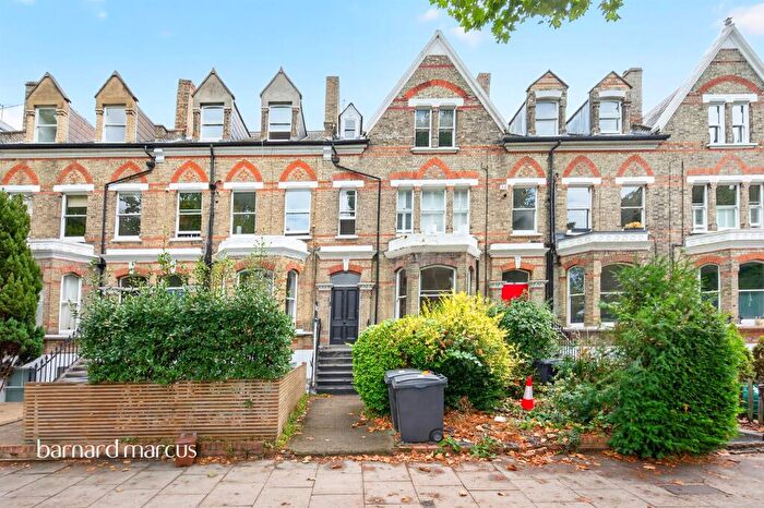 1 Bedroom Flat For Sale In Maple Road, Surbiton, KT6