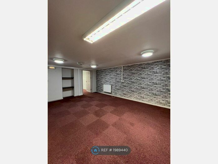 1 Bedroom Flat To Rent In King Street, Carmarthen, SA31